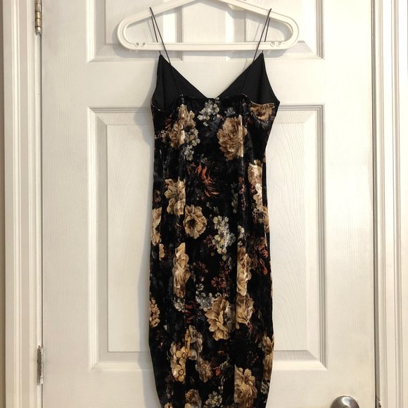 Charlotte Russe Velvet Floral Bodycon Dress - Picture 3 of 4